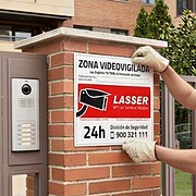 instalacion-de-seguridad-en-comunidad-de-vecinos-de-madrid-2026-cartel-lasser